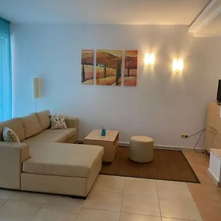 Sunny Villa