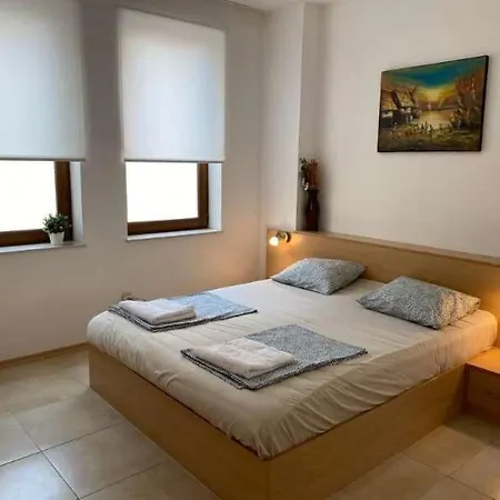 Sunny Villa *